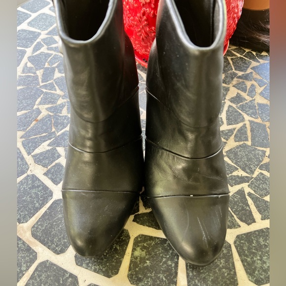 Umbarto Ruffini Vera black ankle boots. Size 40 or 9. Black leather upper. - Picture 3 of 11